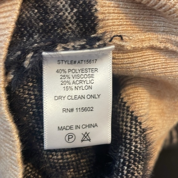 Astr the Label Tan and Black Zebra Print Fuzzy Cozy Sweater XS - Picture 6 of 6